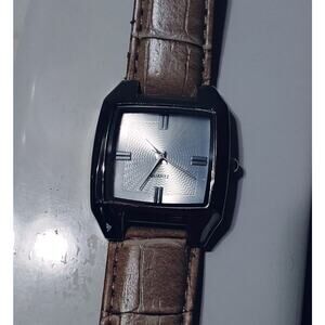 Women's Analog Leather Band Wristwatch Casual Dress - Used - New Battery